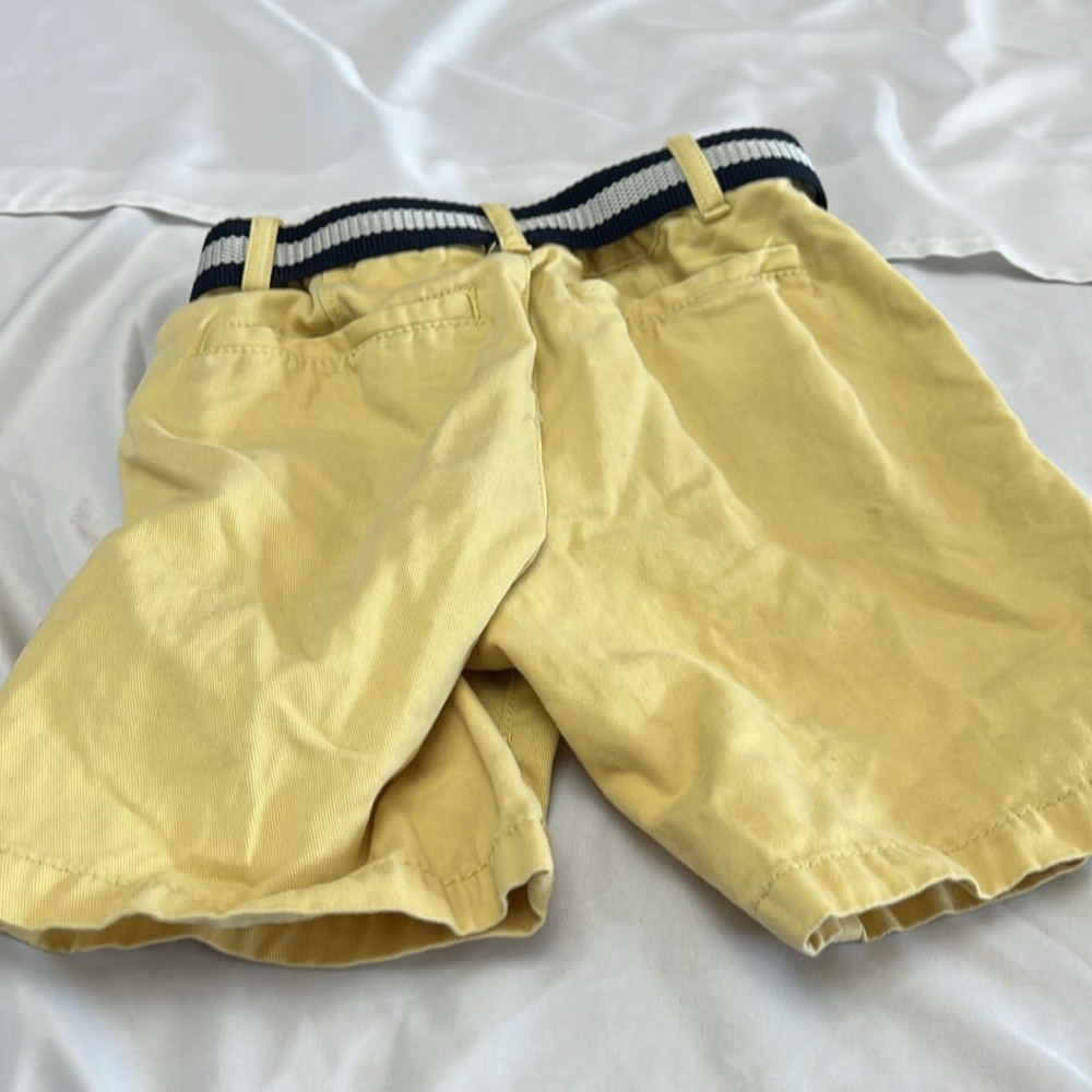 Children place yellow shorts size 4t - Picture 2 of 2